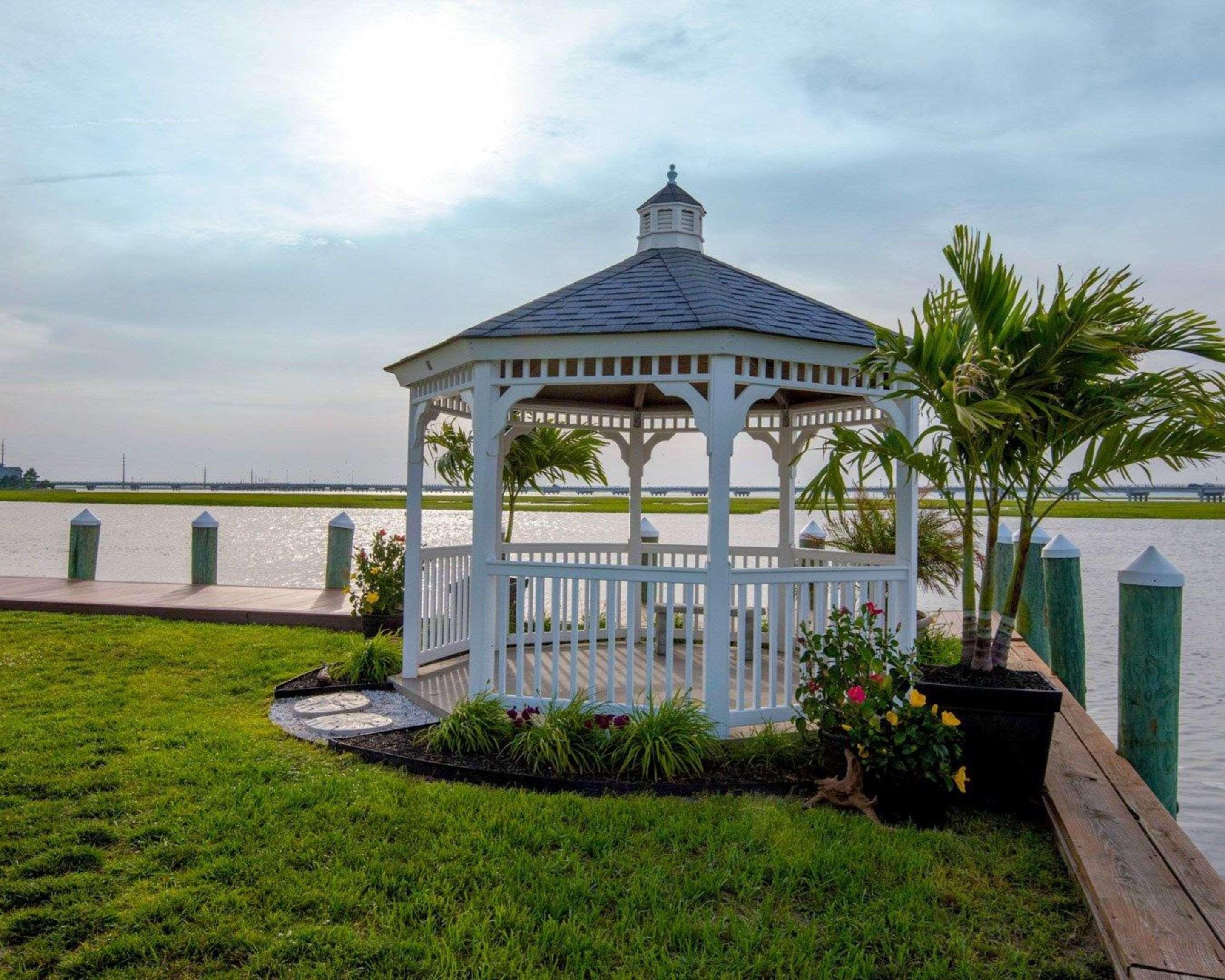 Hotel Comfort Island Bayfront 3*