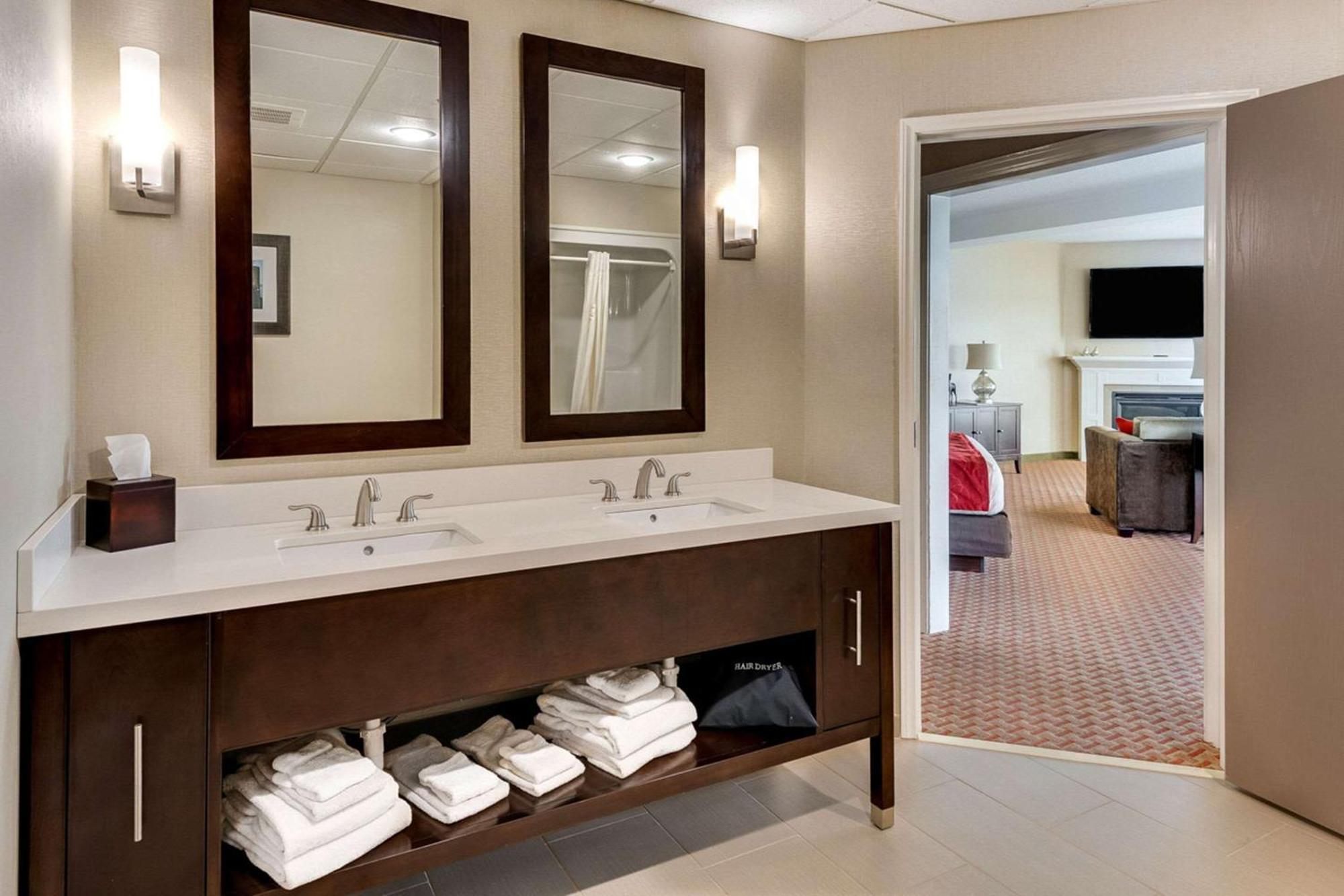 Comfort Island Bayfront Hotel 3*