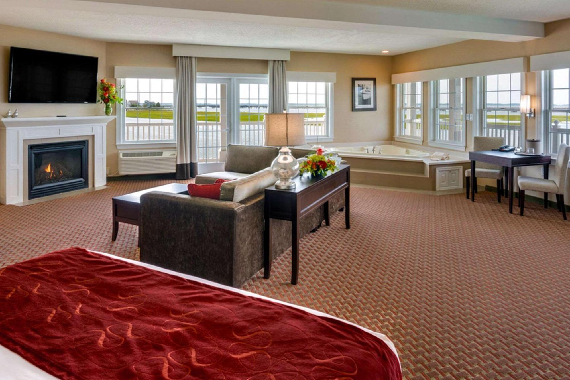 Hotel Comfort Island Bayfront