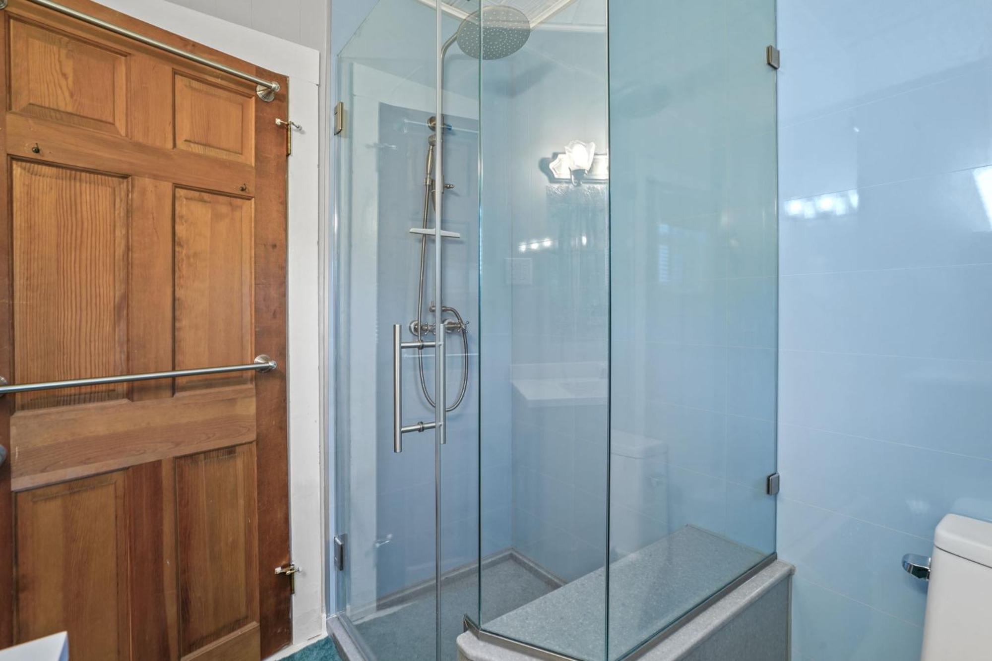 Bue Crab - Charming In-town Cottage! Holiday home