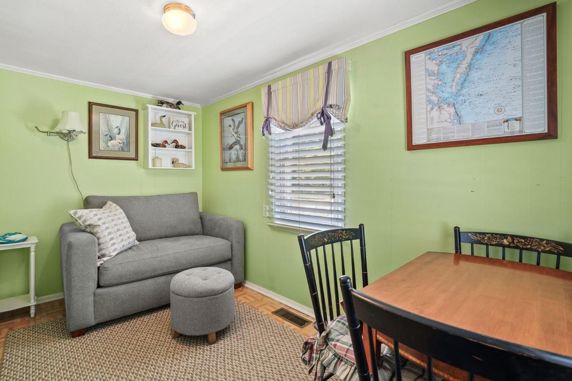 Bue Crab - Charming In-town Cottage! *