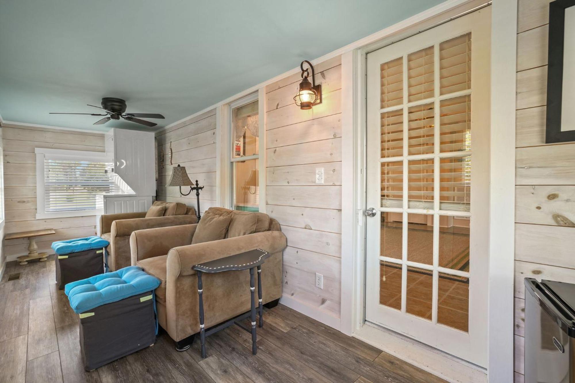 Bue Crab - Charming In-town Cottage! Chincoteague
