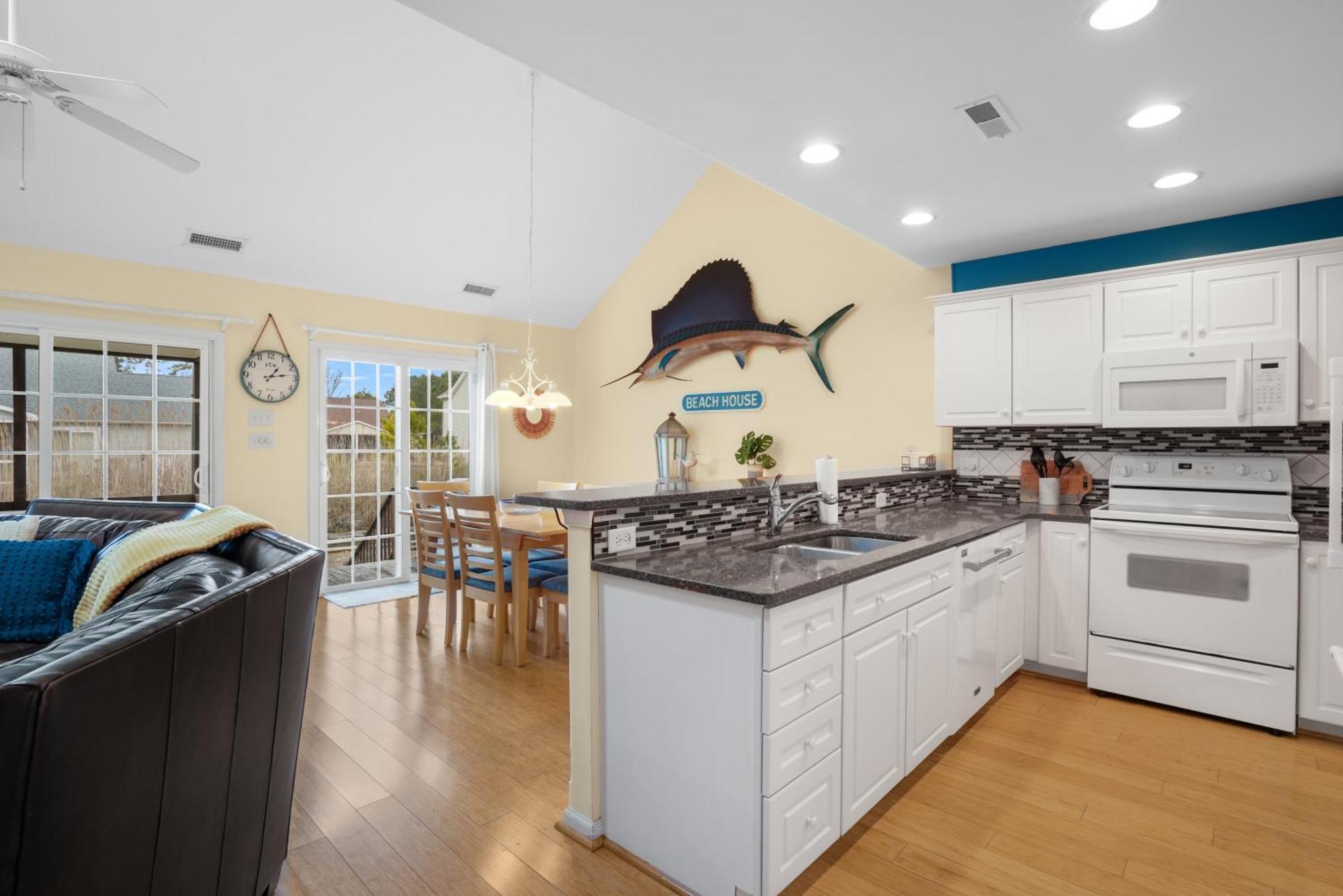 Sea La Vie - Duplex, Shared Pool! * Chincoteague