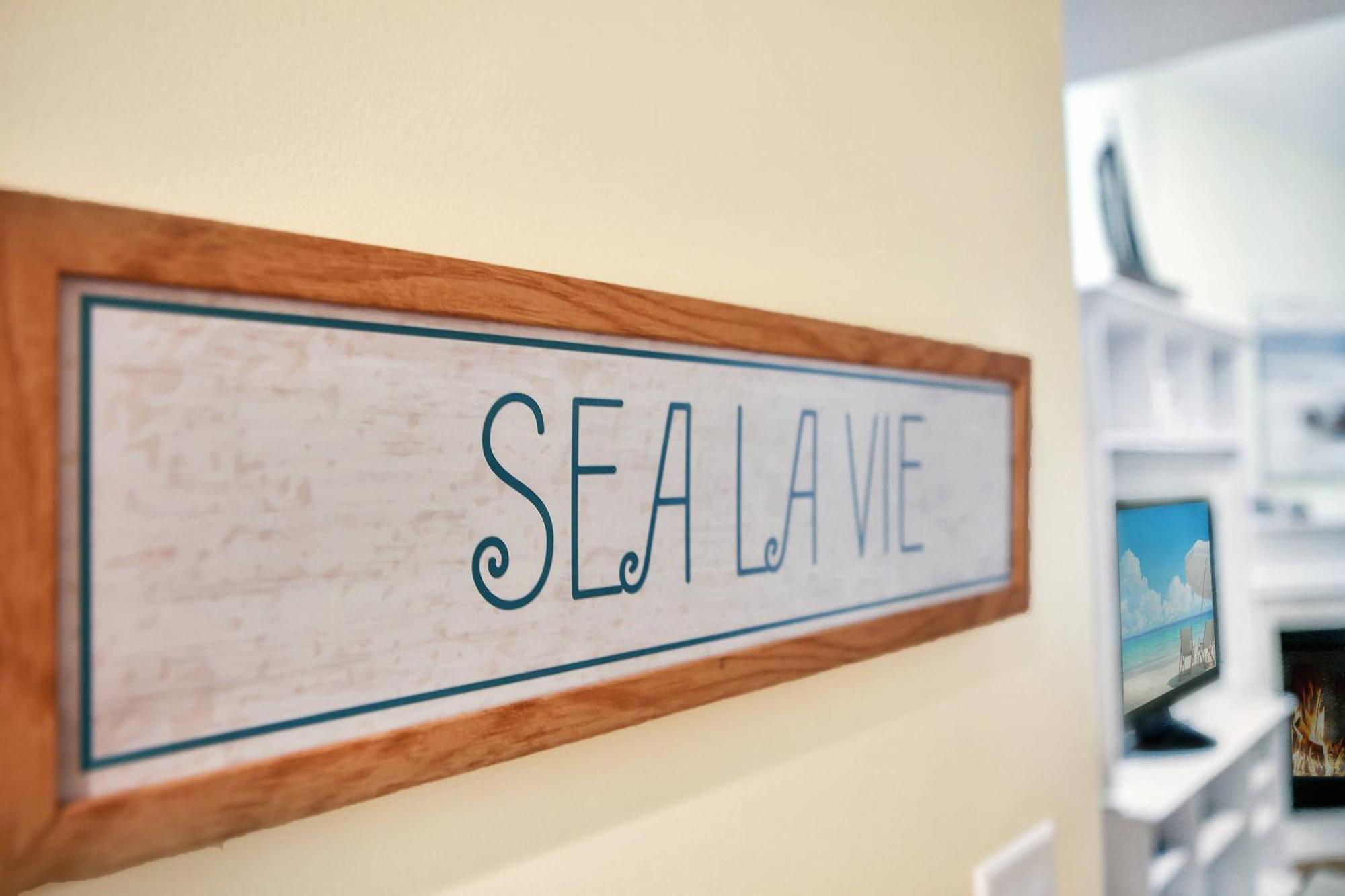 Sea La Vie - Duplex, Shared Pool! *